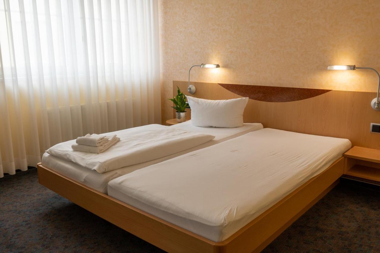 Warias Hotel & Restaurant Braunsbedra Extérieur photo
